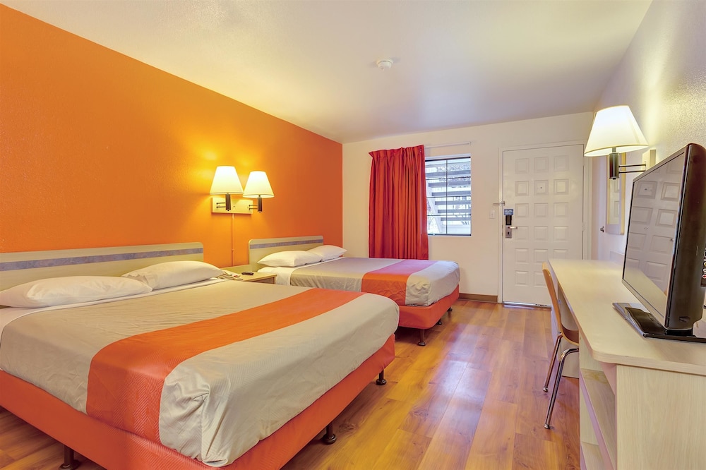 Super 8 by Wyndham Santa Rosa North - photo 5