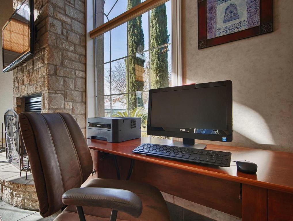 Marble Falls Inn - photo 40