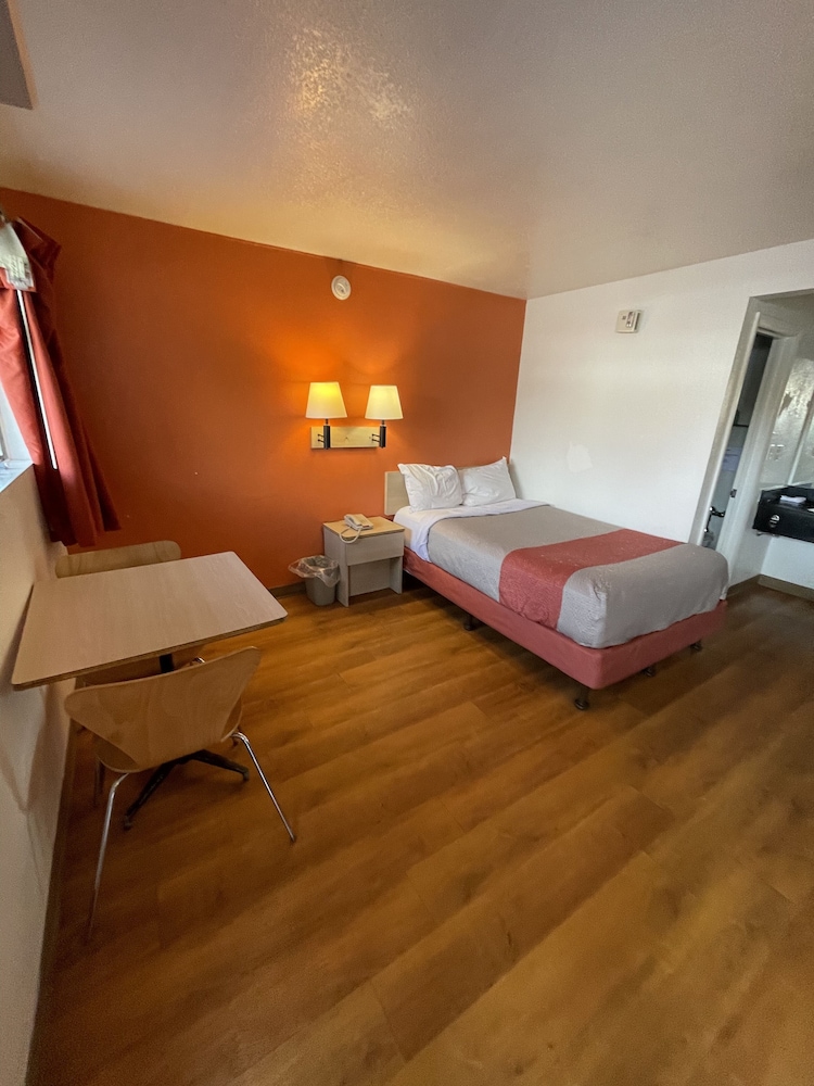 Travelodge By Wyndham Brattleboro Vt - photo 10