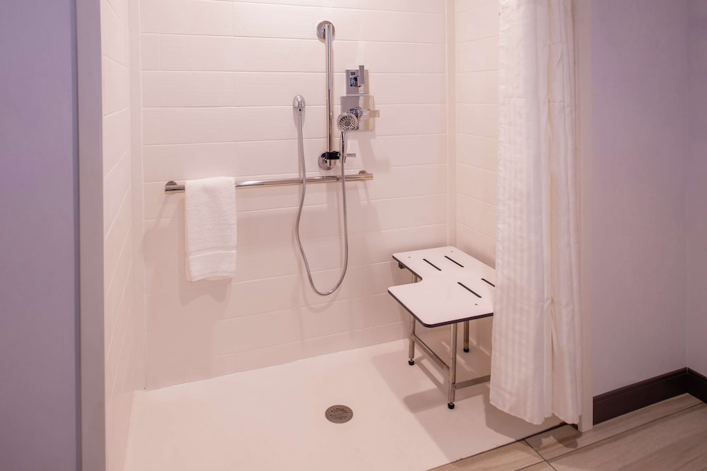 Hilton Garden Inn Kansas City Airport - photo 28