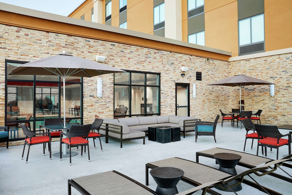 Hampton Inn & Suites Chicago Waukegan - photo 35