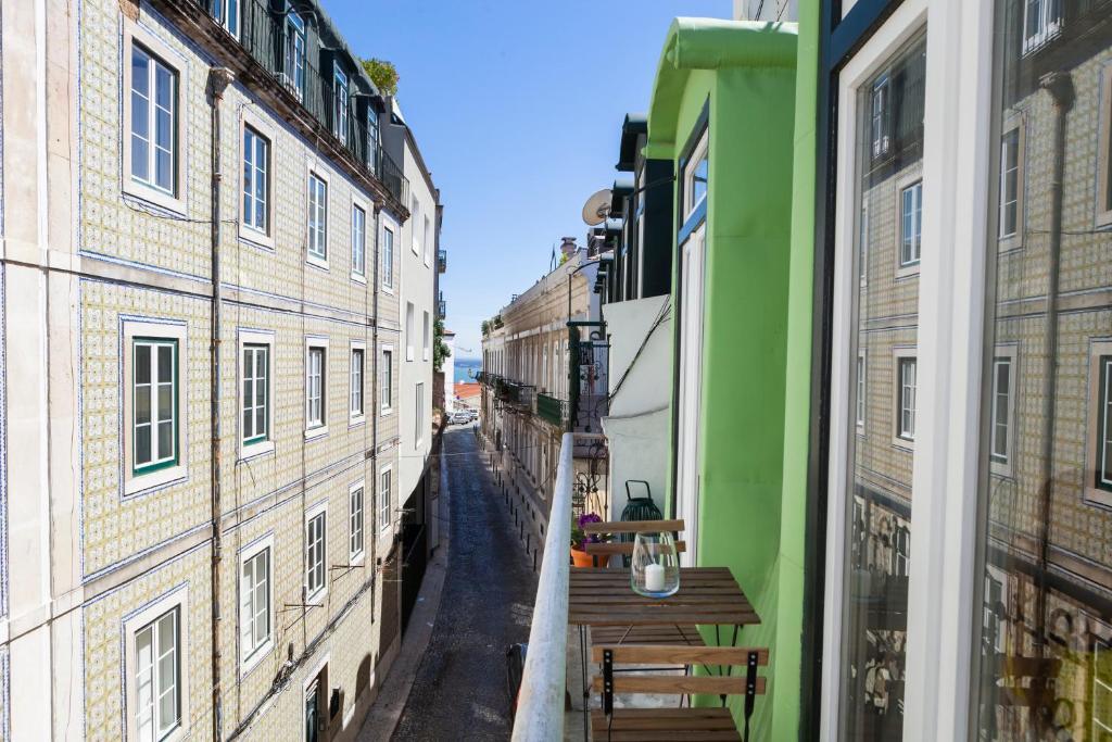 Lisbon Panoramic View 3Bedrs 3Baths Balconies AC — 4-Star Luxury Hotel in Lisbon, Portugal