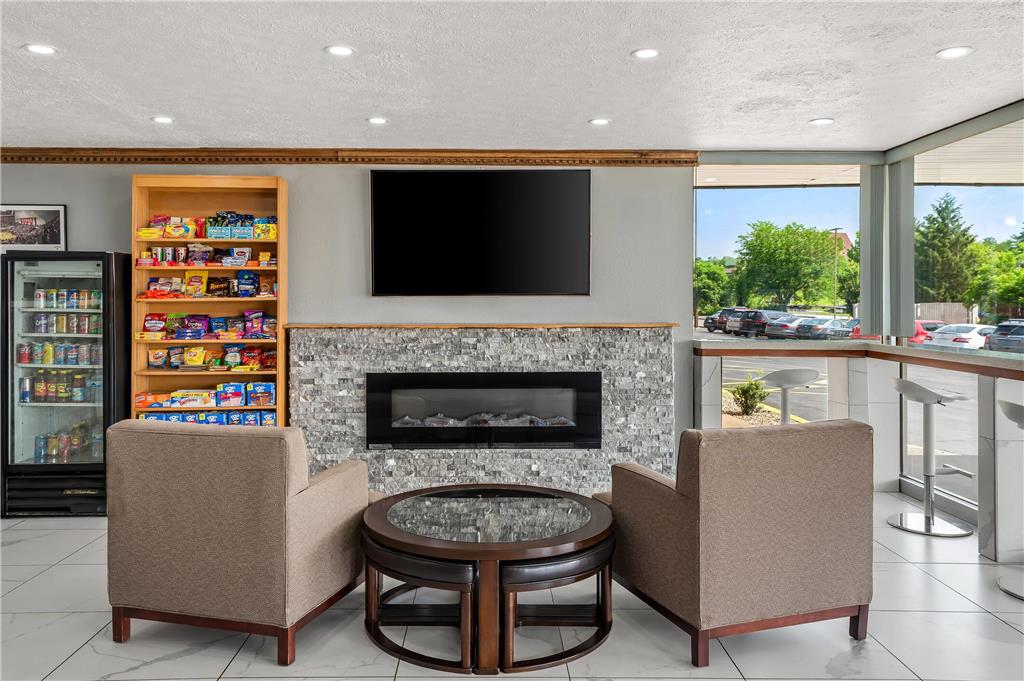 Travelodge by Wyndham Bloomington - photo 10