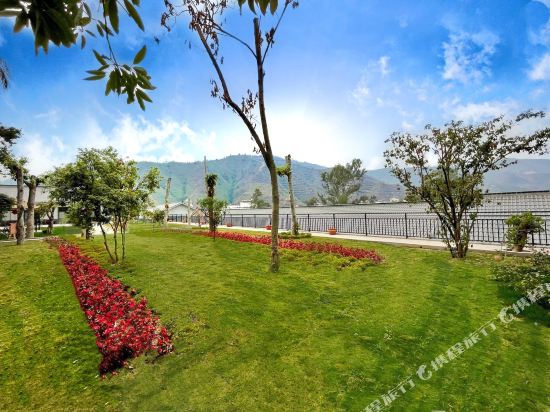 Panzhihua Xinianluju Zhuangyuan in Panzhihua, People's Republic of China