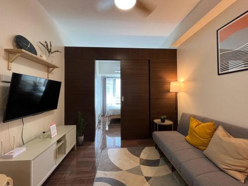Hygge home with Ayala CBD Makati view NEW — 4-Star Luxury Hotel in Manila, Philippines