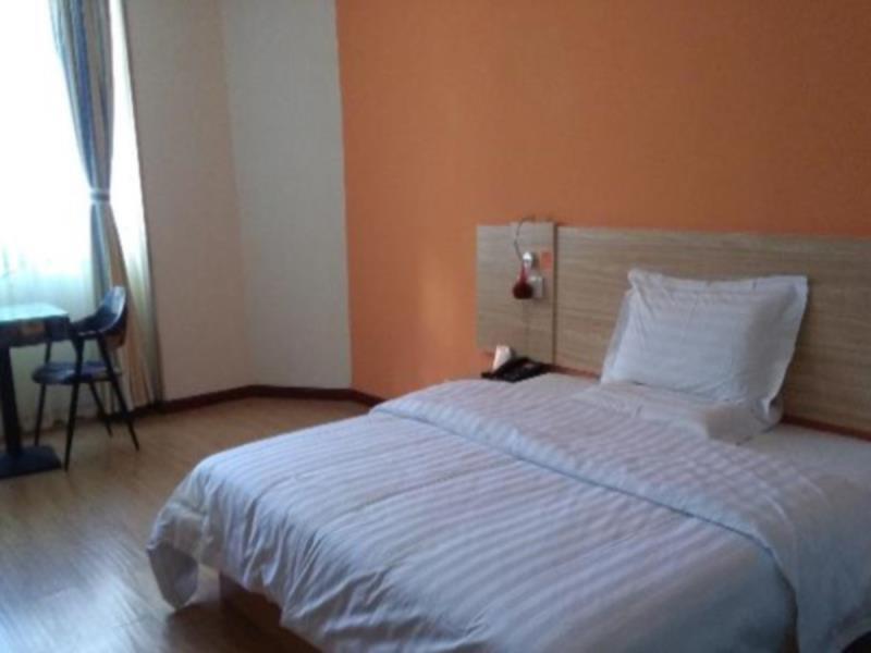 7 Days Inn Yiyang Anhua Luoma Plaza Branch in Yiyang, People's Republic of China