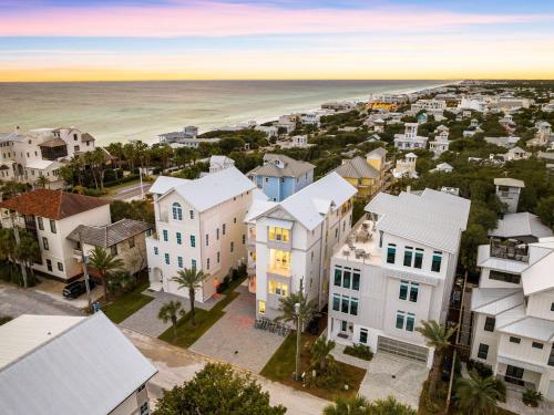 Wild Blue - carbon neutral hotel in Unknown City
