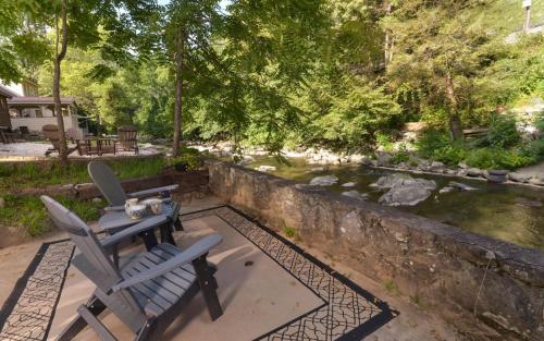 On River Time - last minute hotel in Gatlinburg
