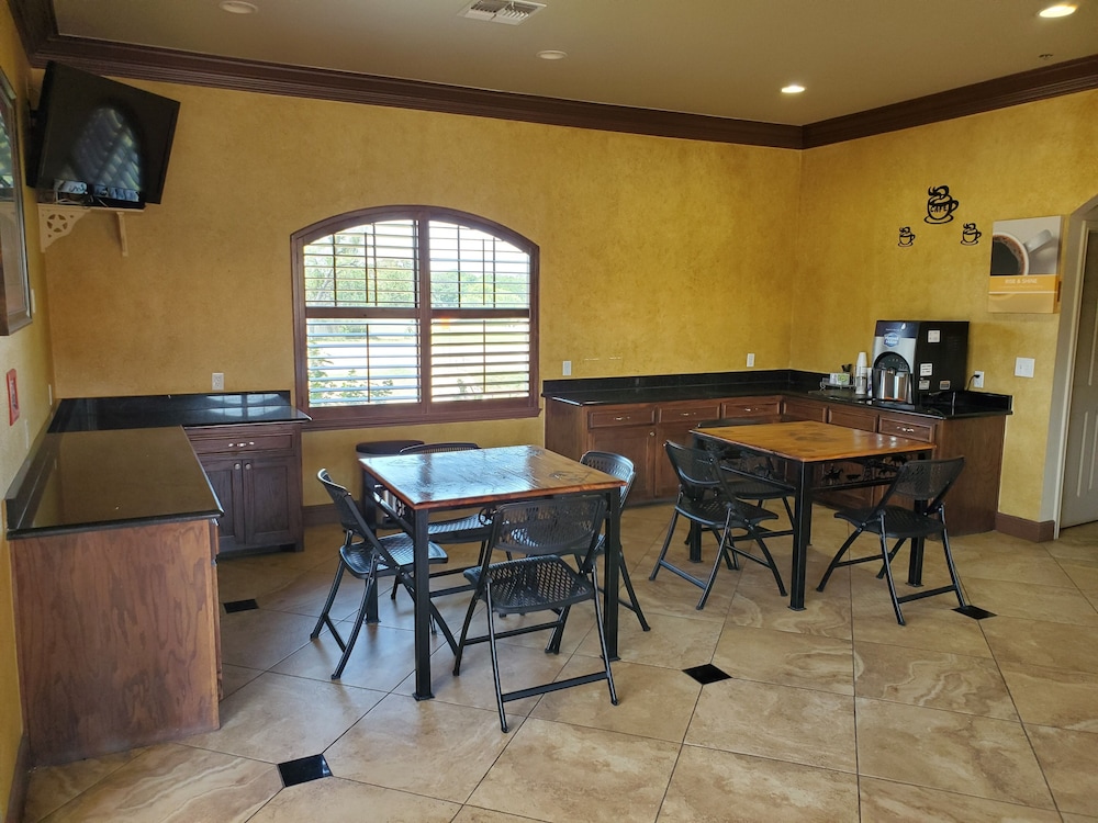 Eagle Ford Inn - photo 8