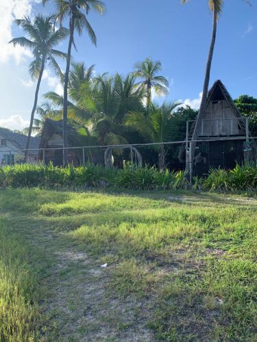 Bangalô Garça 2 camas de casal e banheiro in Camacari, Brasil