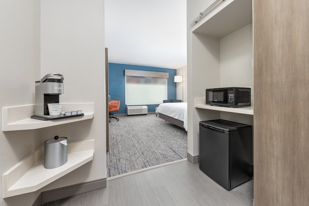 Holiday Inn Express & Suites Austin Airport East by IHG - photo 23
