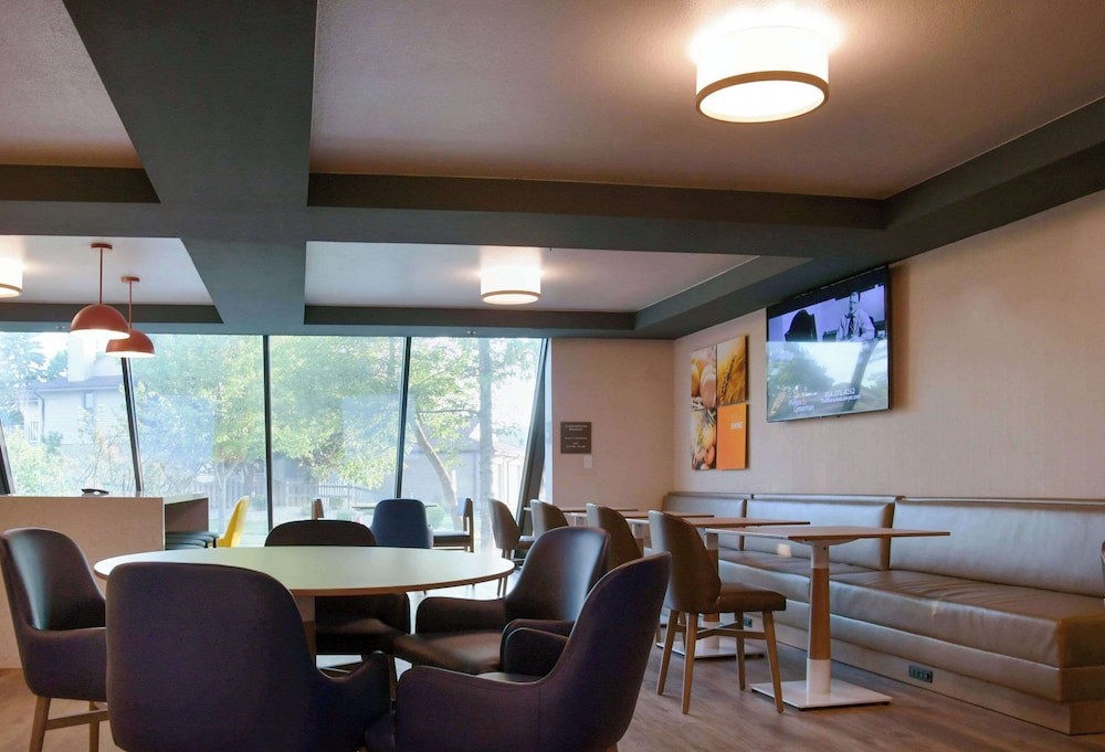 Comfort Inn & Suites NW Milwaukee - photo 63