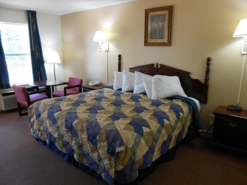 Glennville Inn - photo 8