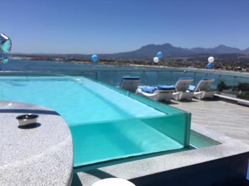 Gordon's Shore Luxury Apartments Solar Powered — 4-Star Luxury Hotel in Cape Town, South Africa