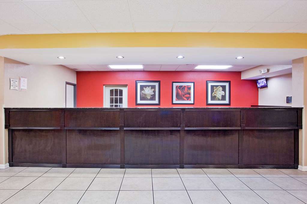 La Quinta Inn & Suites by Wyndham Memphis Airport Graceland - photo 9