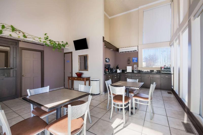 Econo Lodge Inn & Suites Oklahoma City - photo 26
