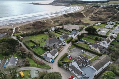 Sea Breeze Apt 3 2 Bedroom Horton Beach — 4-Star Luxury Hotel in Horton, United Kingdom