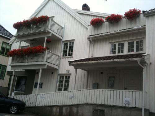 Holsthuset Losji — hotel in Grimstad