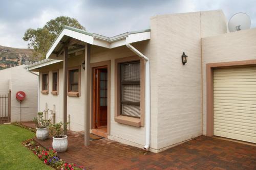 Clarens Cottage 2 — 4-Star Luxury Hotel in Clarens, South Africa