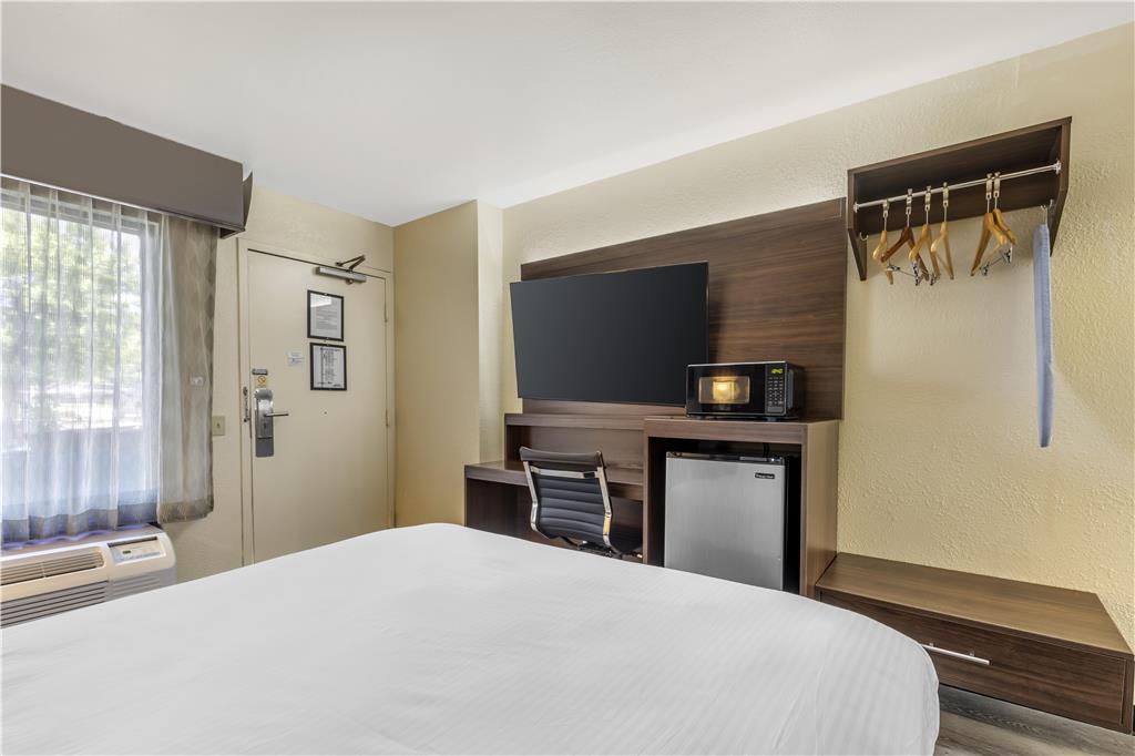 Best Western Salisbury Plaza - photo 45