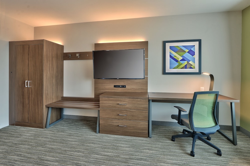Holiday Inn Express & Suites Albuquerque East by IHG - photo 3