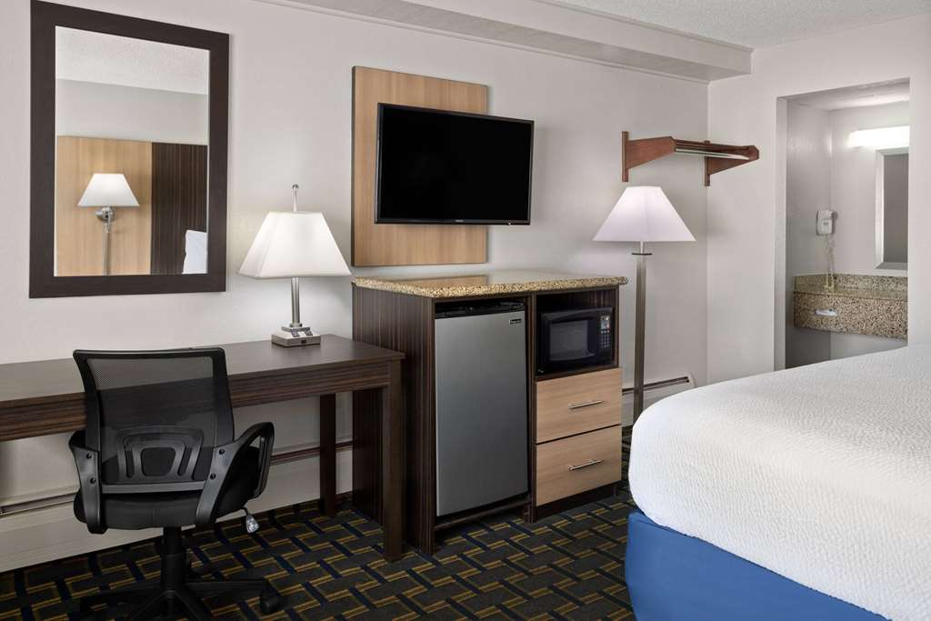 Days Inn by Wyndham Tonawanda Buffalo - photo 14
