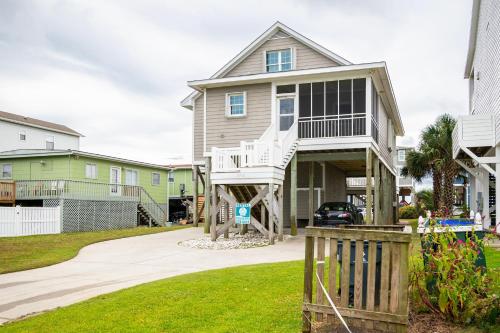 Beach Joy by Oak Island Accommodations - featured photo