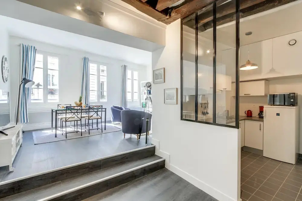 Private Apartment Louvre Rivoli — 4-Star Luxury Hotel in Paris, France