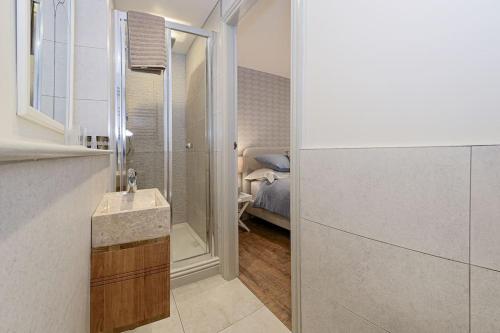 Apartment West with free parking