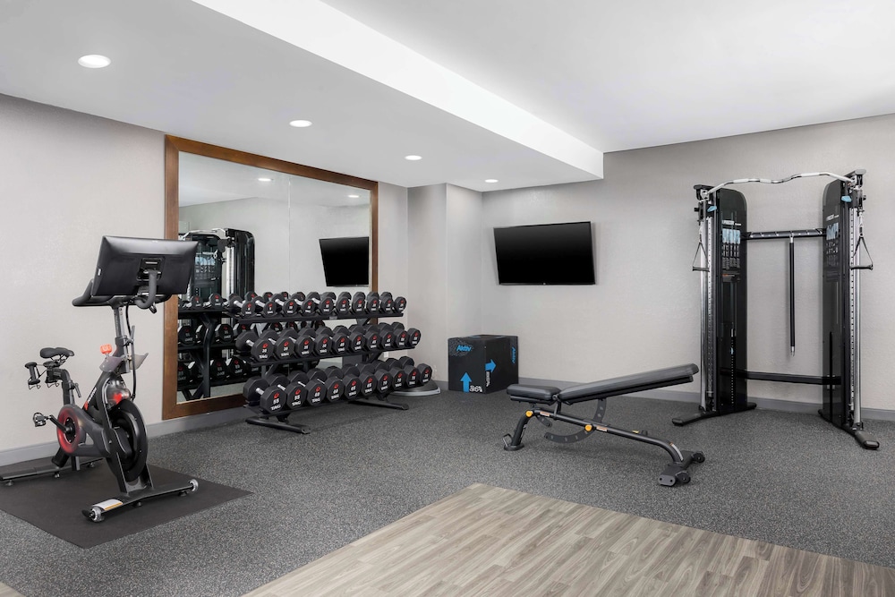 Hampton Inn Louisville Airport - photo 19