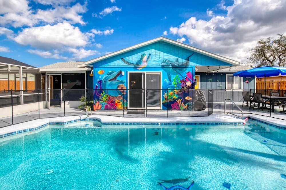 Pool and Hot Tub Under The Sea — hotel in Port Orange