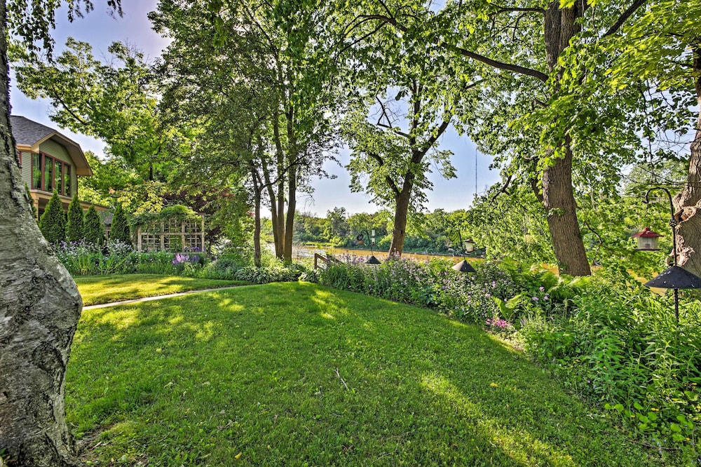 Riverfront Retreat 4 Mi to Downtown Milwaukee in Milwaukee, United States