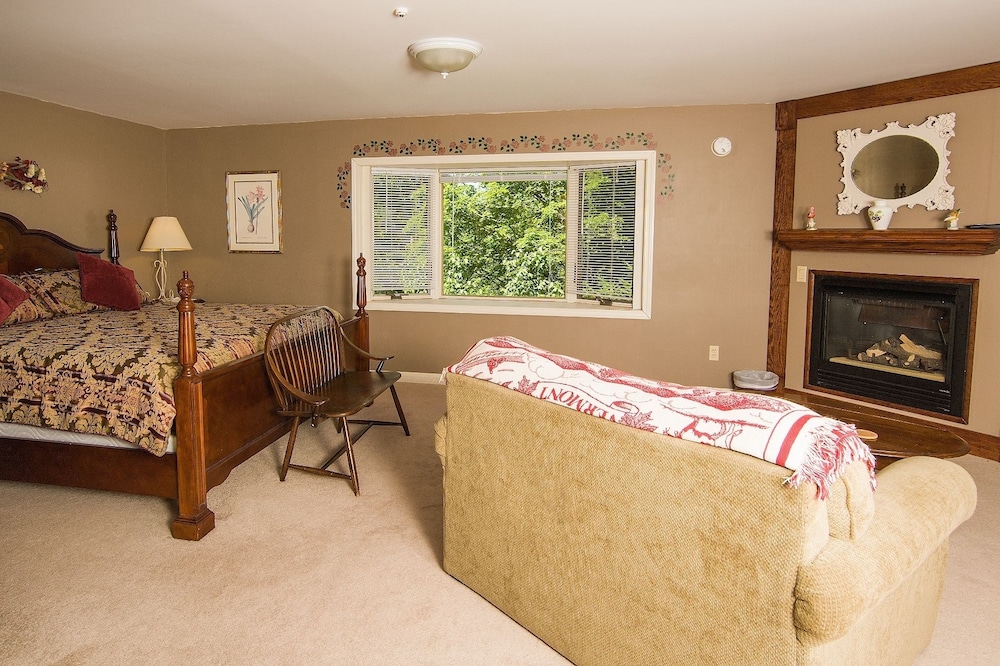 The Vermont Inn - photo 45