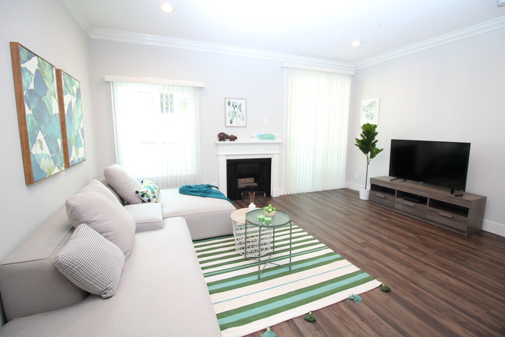 La Westwood Deluxe Suites - photo 17
