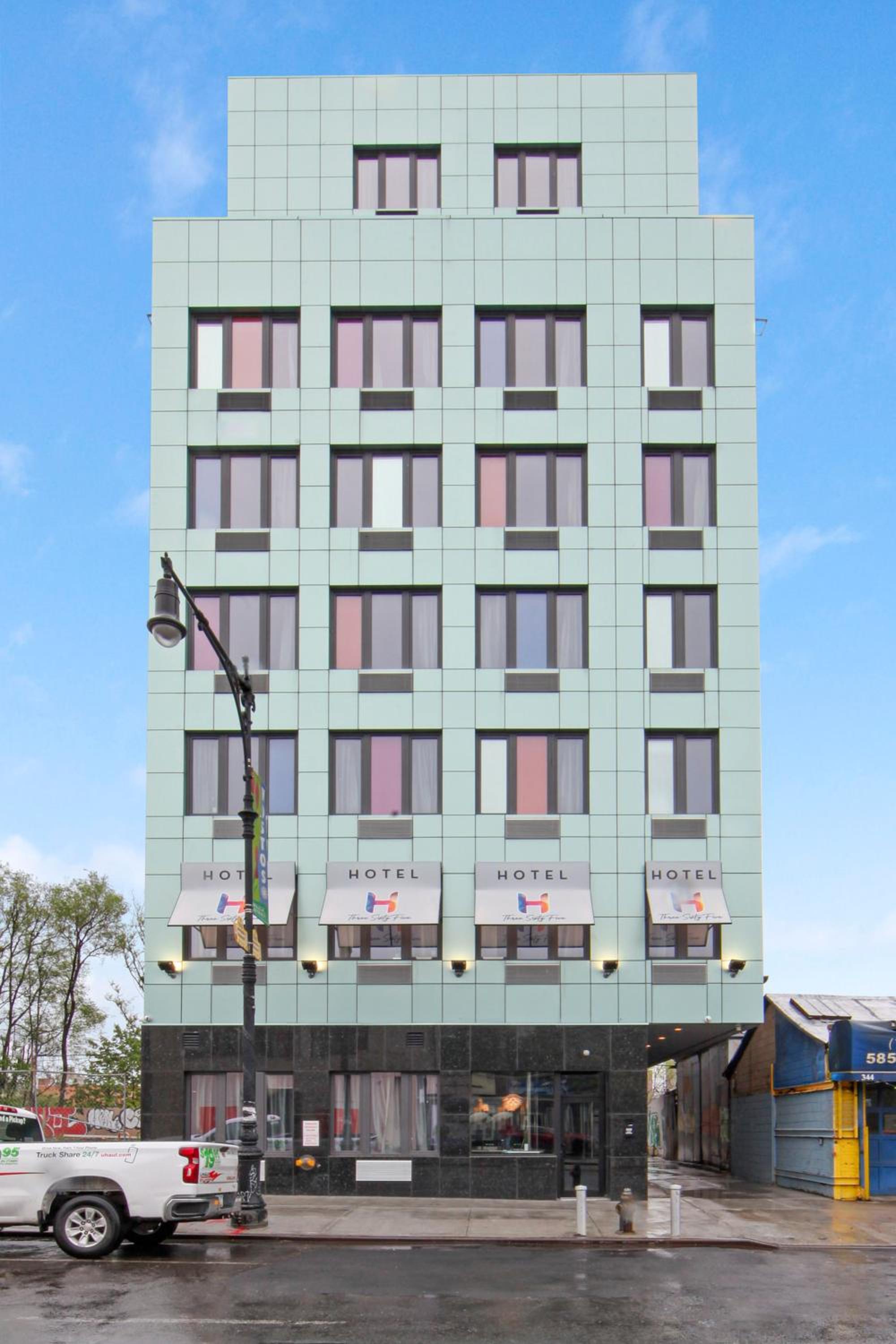 Hotel 365 Bronx - photo 5