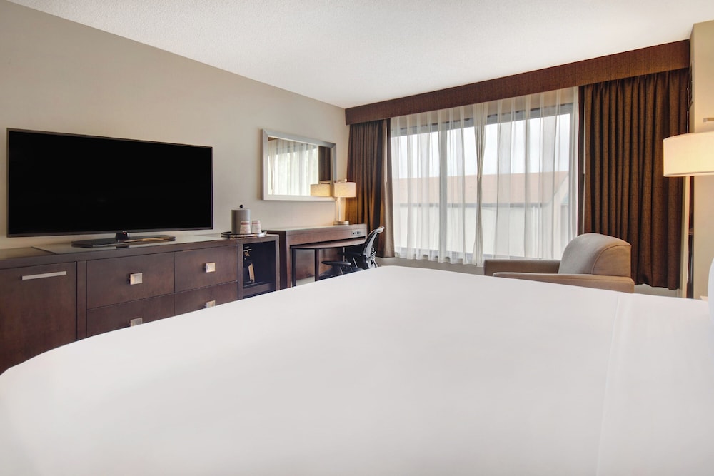 Crowne Plaza Auburn Hills by IHG - photo 21