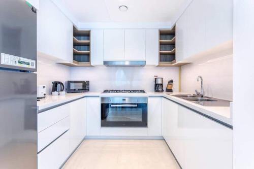 3BR facing Dubai Mall 5 min walk to Burj Khalifa — 5-Star Luxury Hotel in Dubai, United Arab Emirates