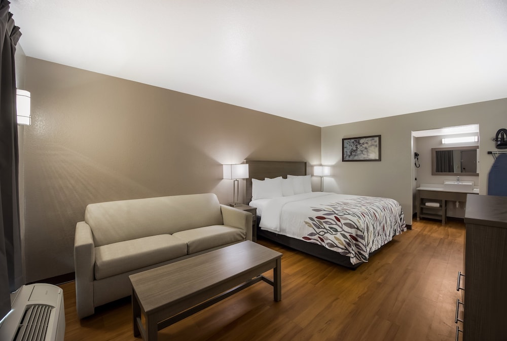 Red Roof Inn & Suites Thomasville - photo 19