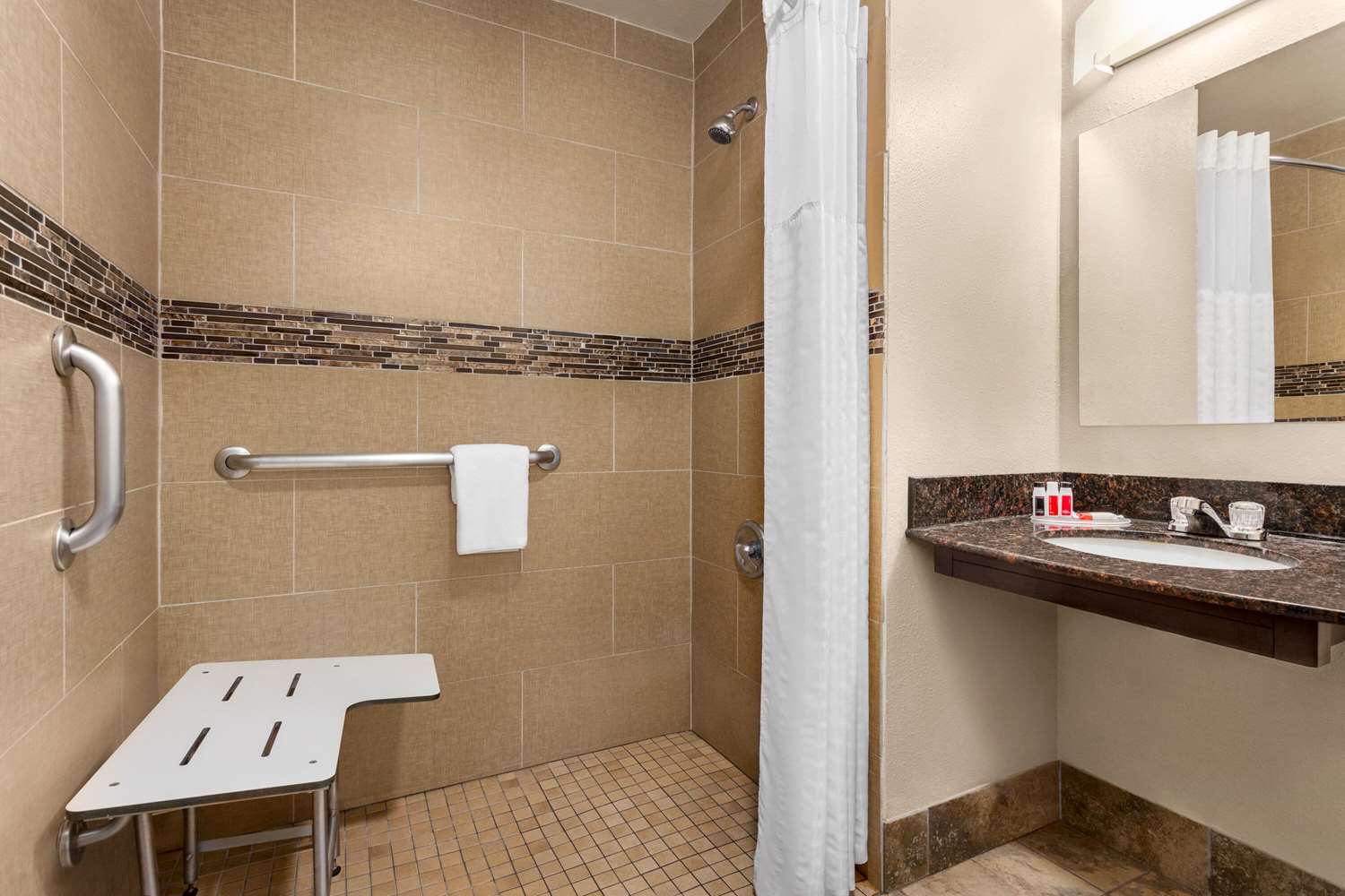 Super 8 by Wyndham Nashville Airport North - photo 36