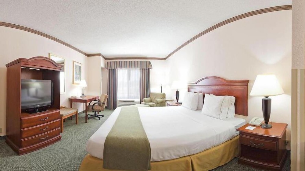 Holiday Inn Express Hotel & Suites Cleveland - photo 22