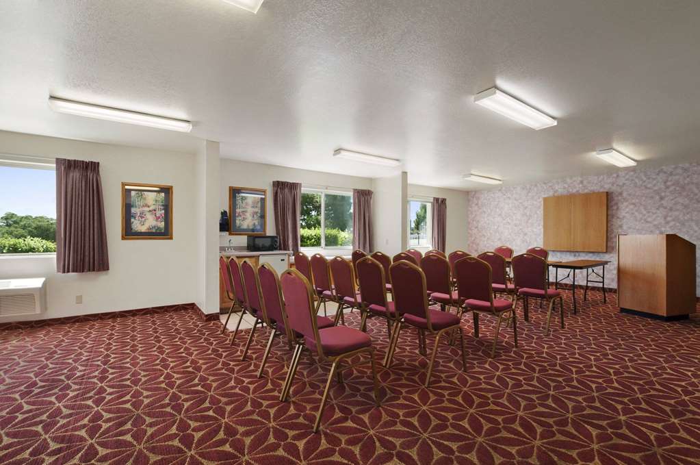 Super 8 by Wyndham Austin North University Area - photo 28