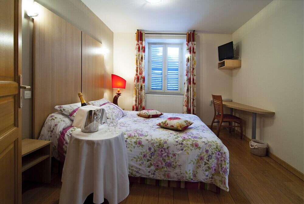 Logis Hotel Le Jardin Des Thermes — Saint Etienne