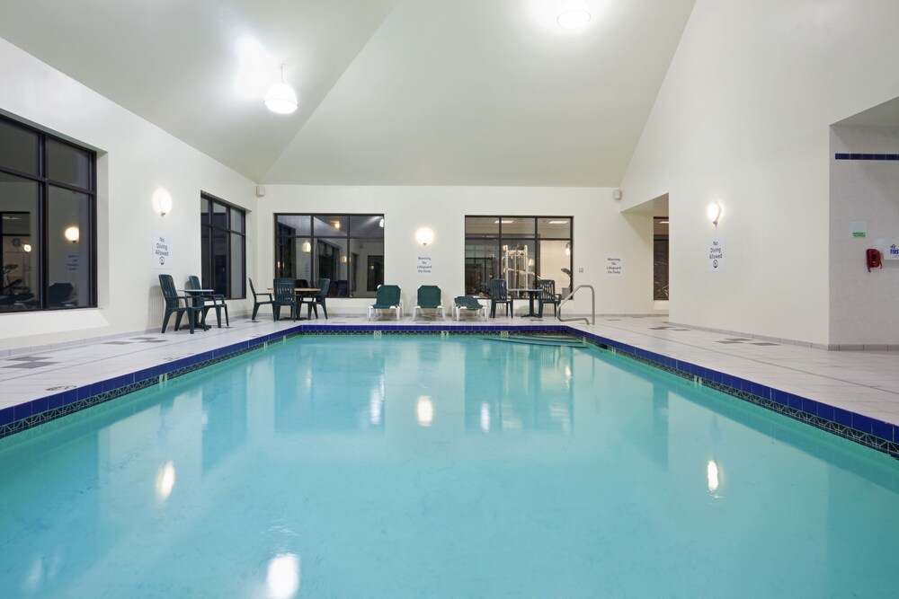 Holiday Inn Hotel & Suites Boston Peabody by IHG - photo 20