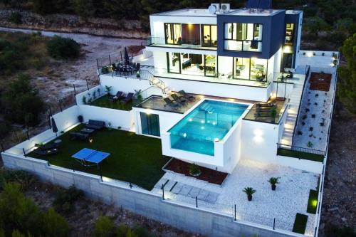 Luxury villa with a swimming pool Klis Split 21734 — 4-Star Luxury Hotel in Klis, Croatia