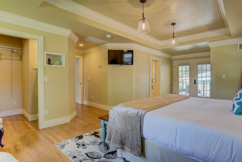 5BR Mnt Viewsdowntown Luxuryfirepit & RV Parking - photo 11