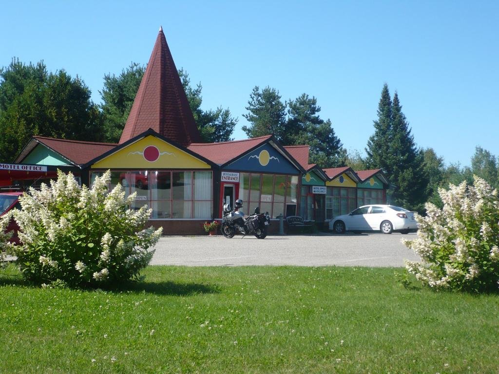 Red Top Motor Inn — Elliot Lake — photo 3