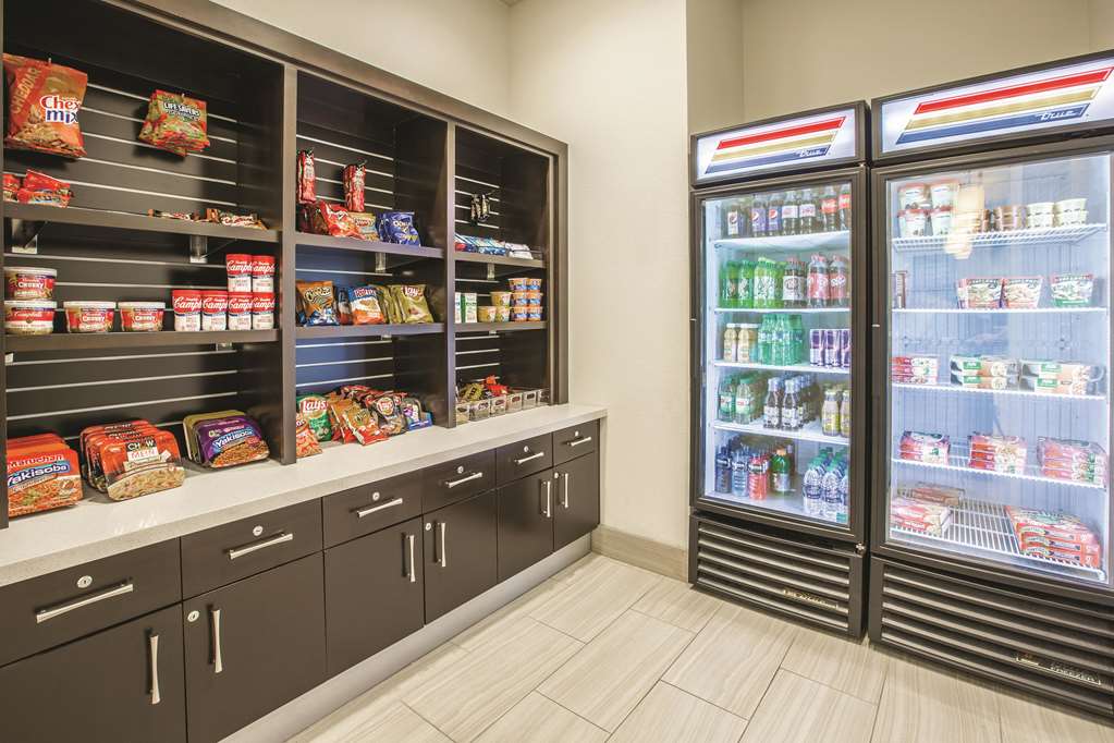 La Quinta Inn & Suites by Wyndham Hattiesburg I 59 - photo 24