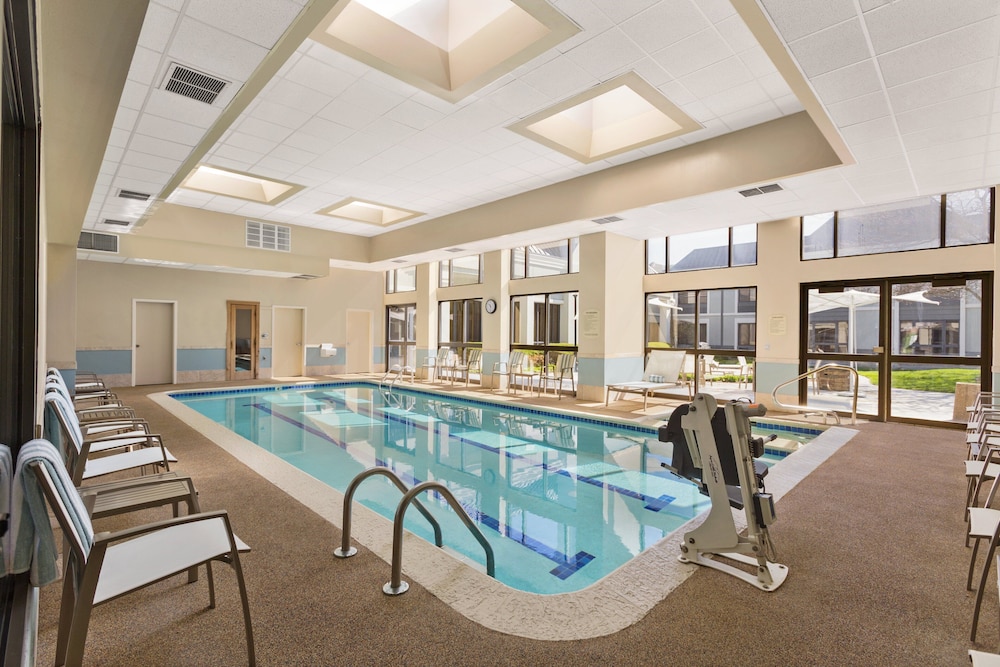 DoubleTree by Hilton Detroit Novi — hotel in Novi