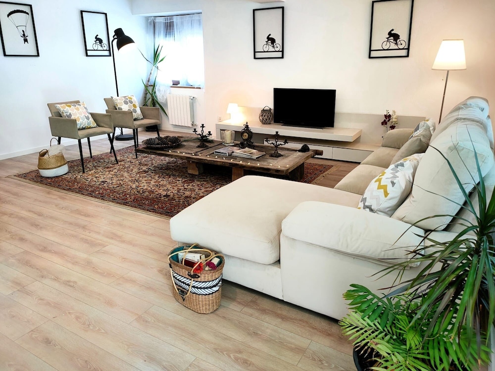 Zubizhar - carbon neutral hotel in Unknown City