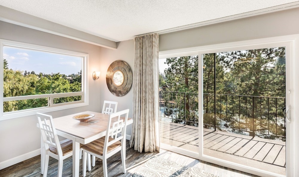 Bend Riverside Inn & Suites - photo 86